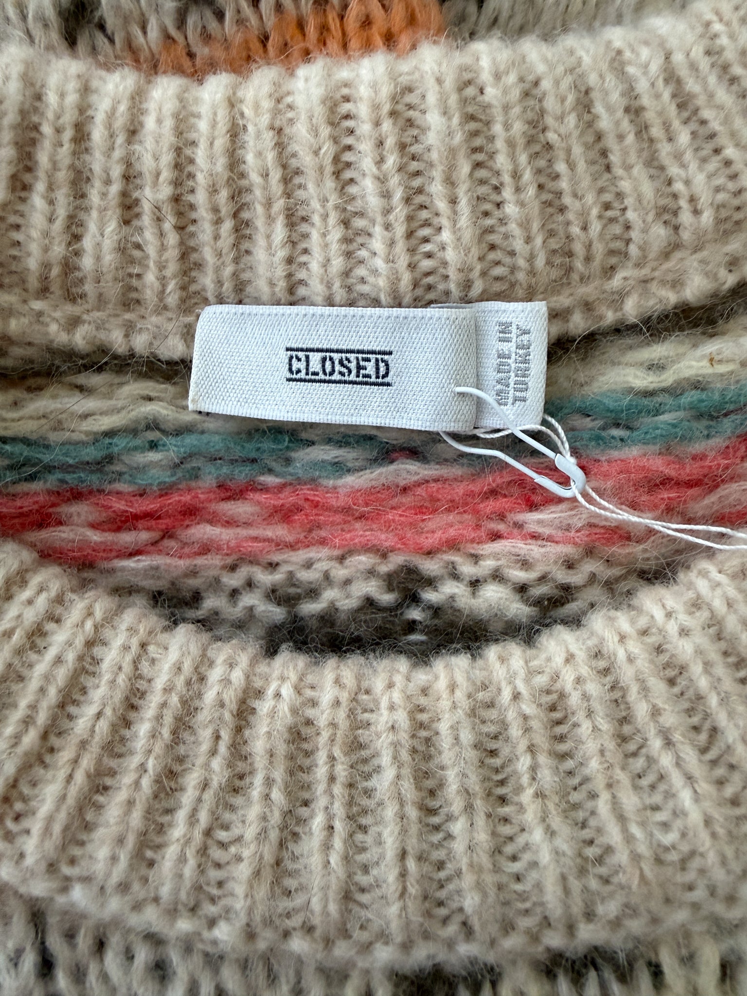 CLOSED - SIZE M