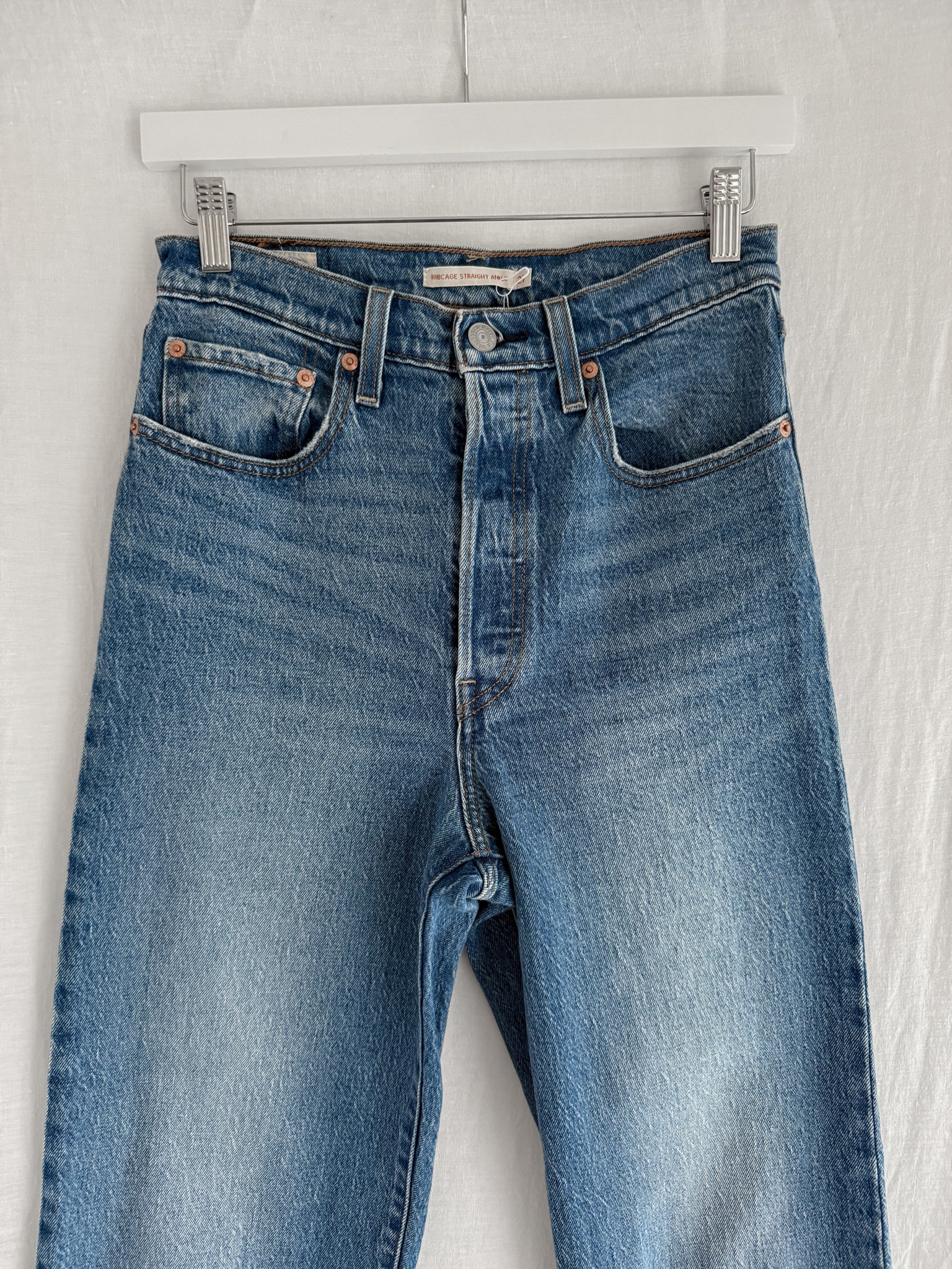 LEVI'S - SIZE 27