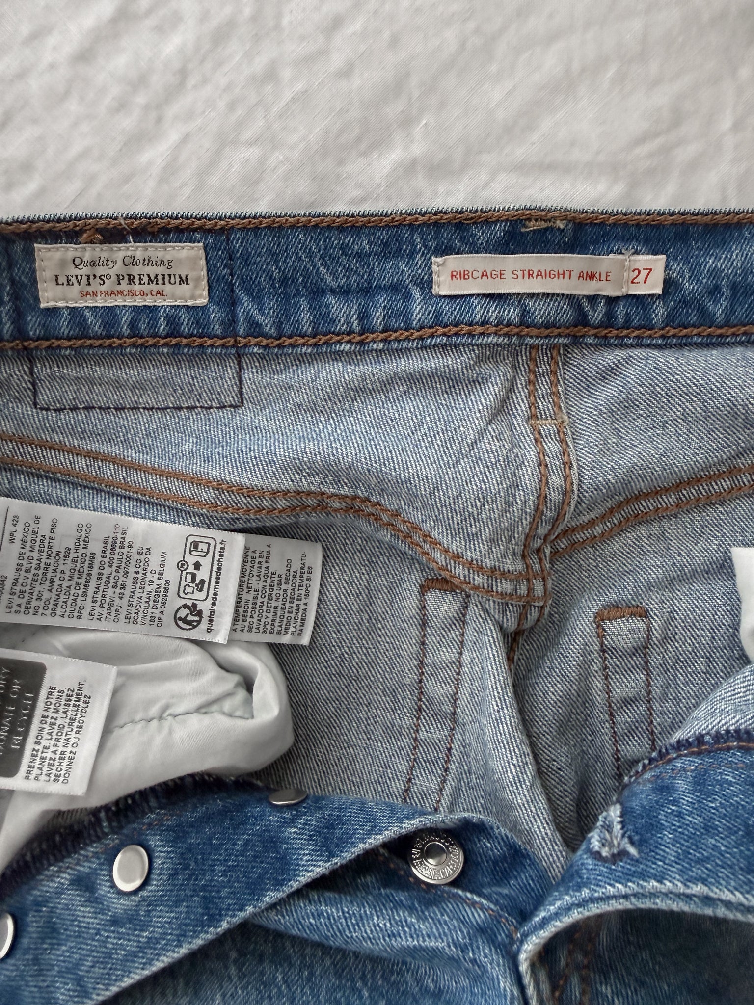 LEVI'S - SIZE 27