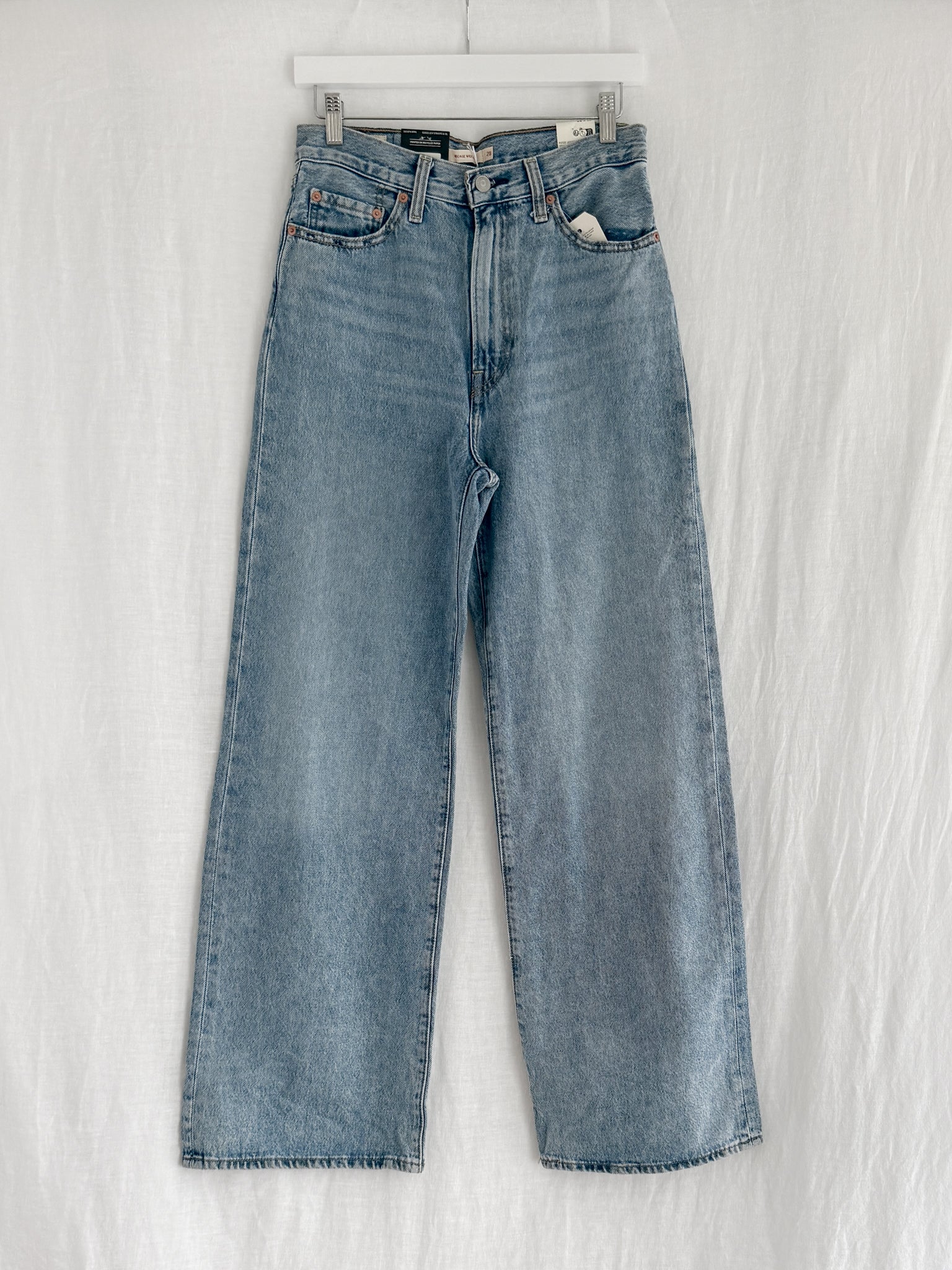 LEVI'S (NWT) - SIZE 28