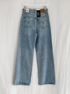 LEVI'S (NWT) - SIZE 28