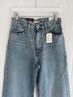 LEVI'S (NWT) - SIZE 28