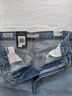 LEVI'S (NWT) - SIZE 28