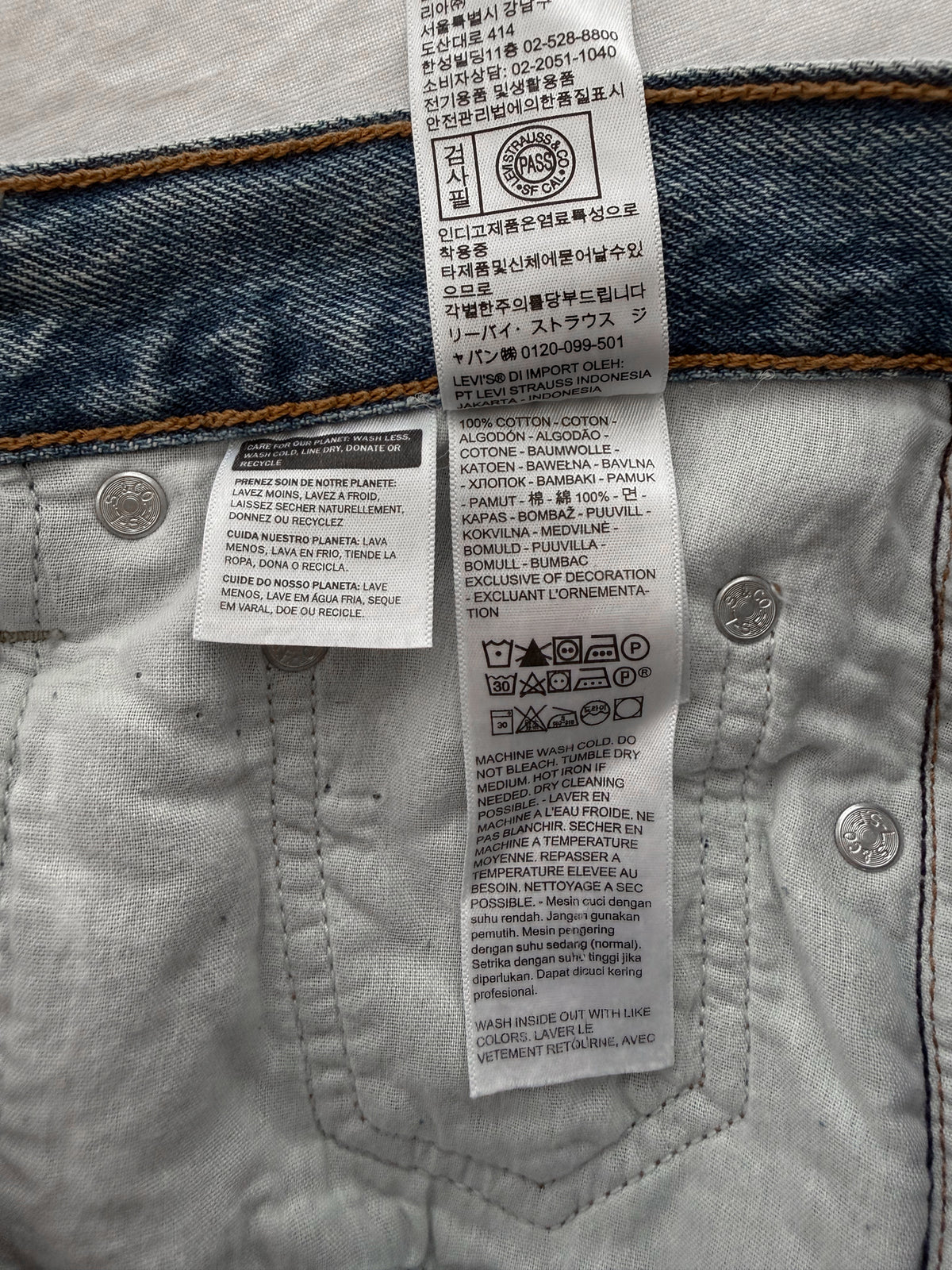 LEVI'S (NWT) - SIZE 28